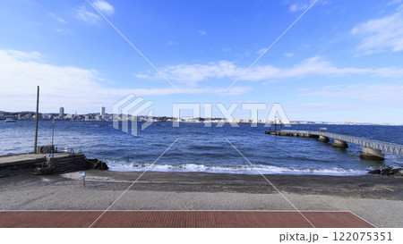 東京湾の元要塞の猿島の冬 122075351