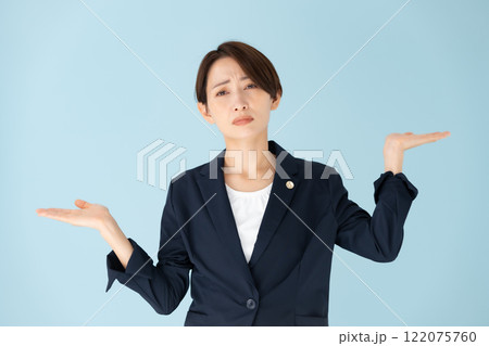 女性　弁護士　天秤 122075760