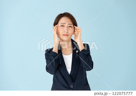 女性　弁護士　頭痛 122075777