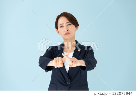 女性　弁護士　バツ 122075944