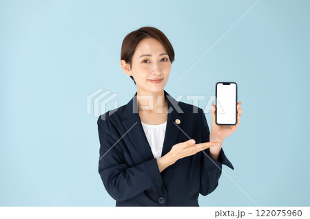 女性 弁護士 スマホ 女性 弁護士 スマホ 122075960