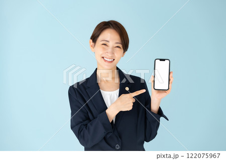 女性　弁護士　スマホ 122075967