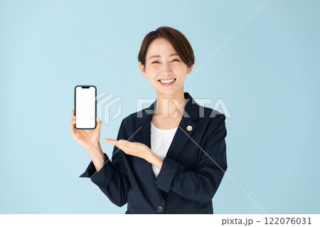 女性 弁護士 スマホ 女性 弁護士 スマホ 122076031