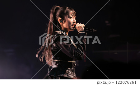 日本の女性アイドルのライブ 122076261