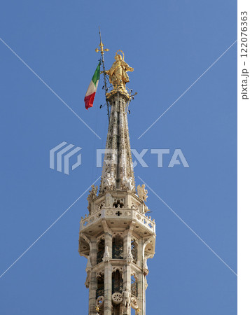 Top of Milan cathedral 122076363
