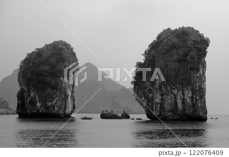 Ha Long bay, Vietnam Ha Long bay, Vietnam 122076409