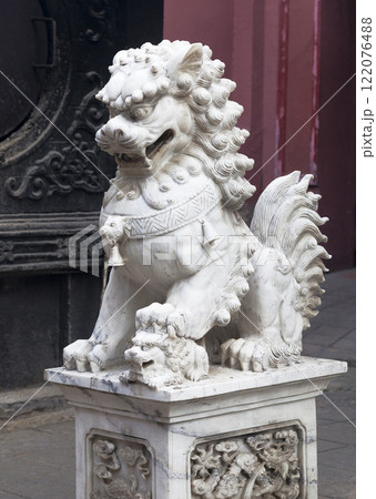 Chinese lion at the entrance of a temple Chinese lion at the entrance of a temple 122076488
