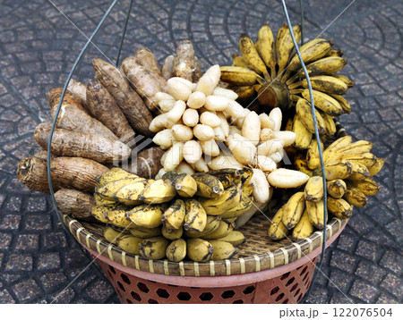 Fruit basket of a street vendor 122076504