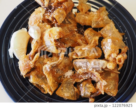 エビカラカリカリ揚げ、妻の手作り家庭料理、家庭で楽しむ夕ご飯、幸せ家族 122076925