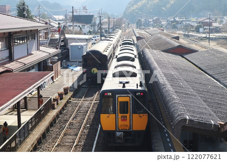 JR山口線・津和野駅　特急スーパーおきとDLやまぐち号の客車 122077621