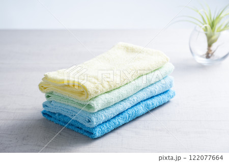 カラフルなフェイスタオル 122077664