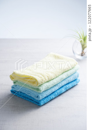 カラフルなフェイスタオル 122077665