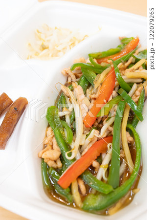 おいしい青椒肉絲弁当 おいしい青椒肉絲弁当 122079265