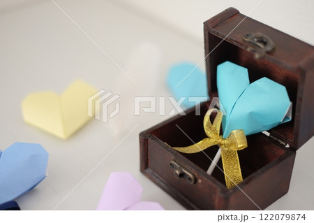 折り紙で作ったハート　 122079874