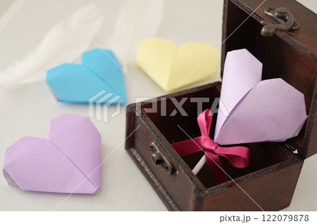 折り紙で作ったハート　 122079878