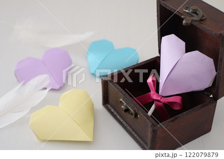 折り紙で作ったハート　 122079879