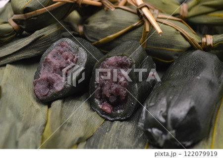 新潟の名産　粒あん入りの笹団子 122079919