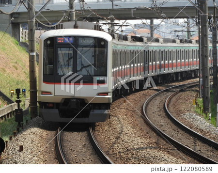 走り去る東急5000系 走り去る東急5000系 122080589