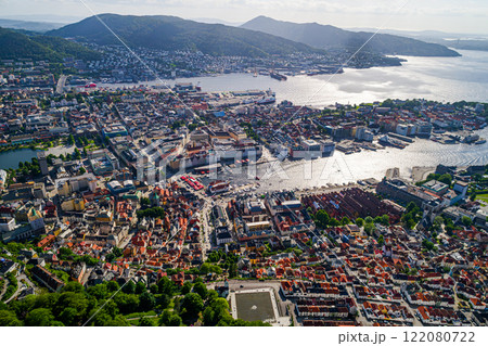 Bergen is a city and municipality in Hordaland on the west coast of Norway. 122080722