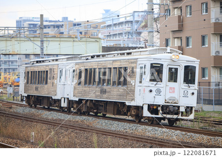 鹿児島本線を走る観光列車「海幸山幸」（JR九州） 122081671