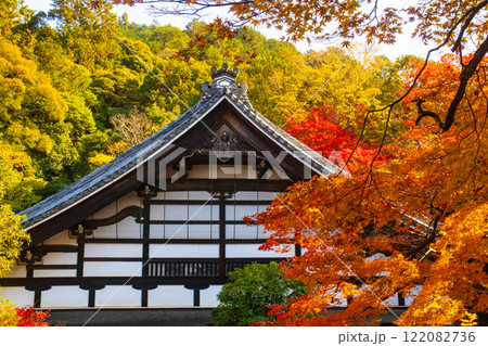 【京都風景】南禅寺　落ち着いた風情のある紅葉 122082736