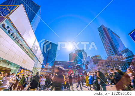 日本の東京都市景観コロ5年公表から…外国人観光客で賑わう渋谷…新時代に希望の光＝令和7年1月18日 122085106