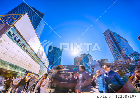 日本の東京都市景観コロ5年公表から…外国人観光客で賑わう渋谷…新時代に希望の光＝令和7年1月18日 122085107