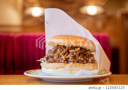 【引き絵】コメダのバーガー「コメ牛」 122085125