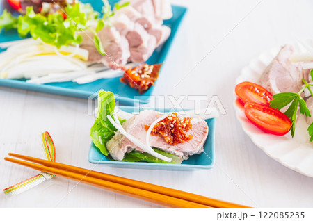 豚肩ロースで茹で豚 辛味噌のせ 豚肩ロースで茹で豚 辛味噌のせ 122085235