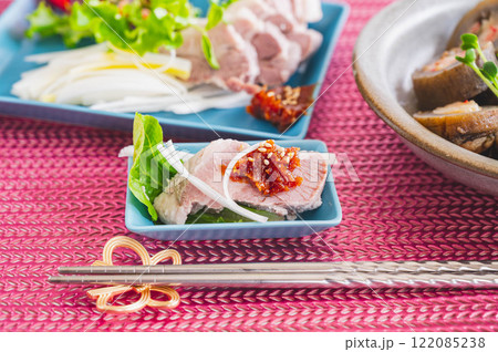 豚肩ロースで茹で豚 辛味噌のせ 豚肩ロースで茹で豚 辛味噌のせ 122085238