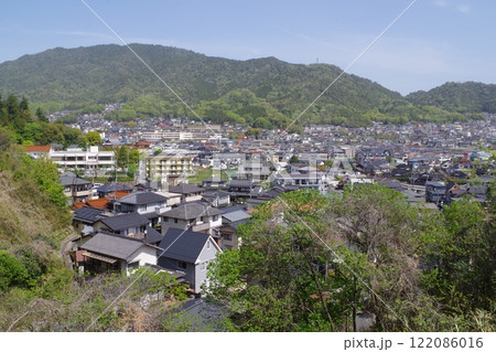 福王寺山に抱かれた広島安佐北区可部の家並 122086016