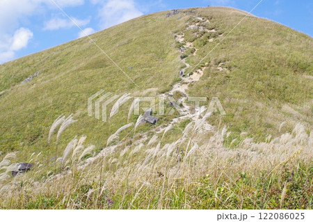 深入山中腹から頂上への眺め 122086025