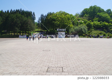 備北丘陵公園中の広場の景色 122086033