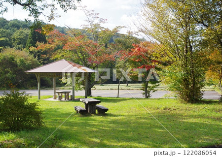 芸北高原の自然館駐車場の東屋の景色 芸北高原の自然館駐車場の東屋の景色 122086054
