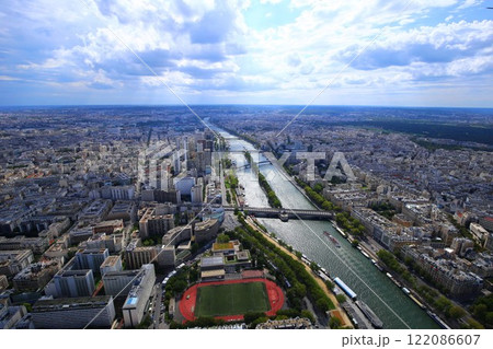 エッフェル塔からのセーヌ川と白鳥の小径 122086607