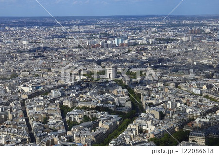 エッフェル塔からの凱旋門を中心としたパリの街並み エッフェル塔からの凱旋門を中心としたパリの街並み 122086618
