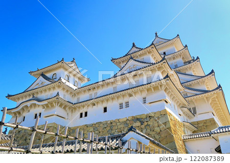 関西・姫路・姫路城・お城見学の後、備前丸跡の広場から眺める姫路城・兵庫県姫路市(1) 122087389