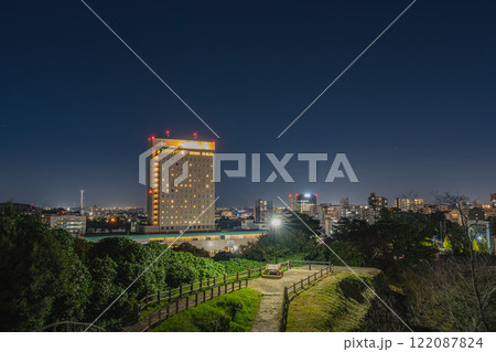 浜松城周辺から見た浜松市の街並みの夜景(静岡県) 浜松城周辺から見た浜松市の街並みの夜景(静岡県) 122087824