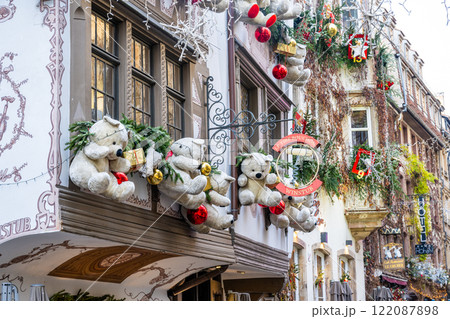 フランス　ストラスブールのクリスマス装飾　テディベア  122087898