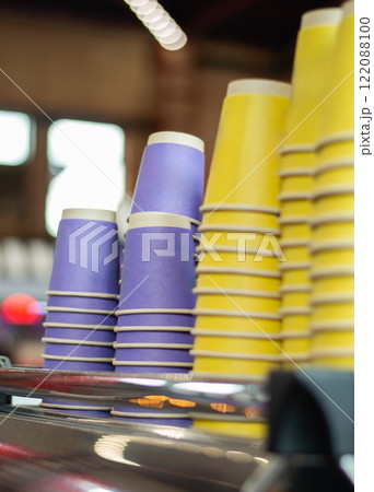 Many yellow and purple disposable paper cups Many yellow and purple disposable paper cups 122088100