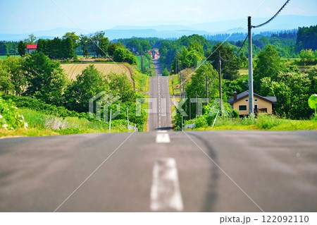 北海道上富良野の名所 ジェットコースターの路 北海道上富良野の名所 ジェットコースターの路 122092110