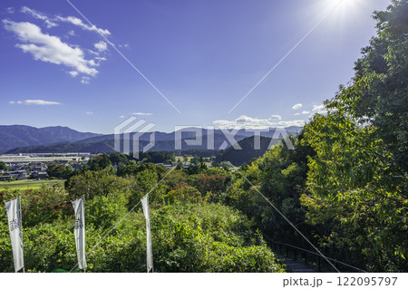 関ケ原　笹尾山石田三成陣地から松尾山小早川秀秋陣地を望む　岐阜県関ケ原町 122095797