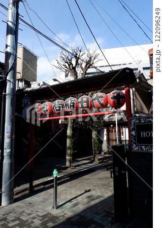 千代田稲荷神社の入り口 122096249