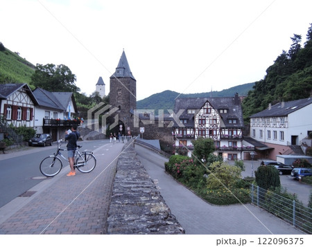Stahleck Castle German: Burg Stahleck is a 12th-century fortified castle in the Upper Middle Rhine Valley at Bacharach in Rhineland-Palatinate, Germany. Stahleck Castle German: Burg Stahleck is a 12th-century fortified castle in the Upper Middle Rhine Valley at Bacharach in Rhineland-Palatinate, Germany. 122096375