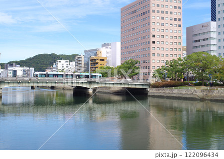 広島京橋川河畔の街並み 広島京橋川河畔の街並み 122096434