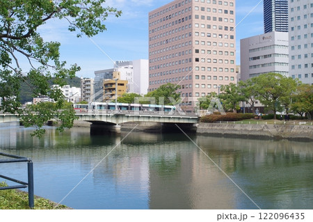 広島京橋川河畔の街並み 広島京橋川河畔の街並み 122096435