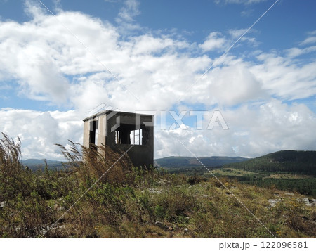 Malawi has a variety of tourist attraction sites including Lake Malawi, several national parks, game reserves, and Mulanje Mountain. 122096581