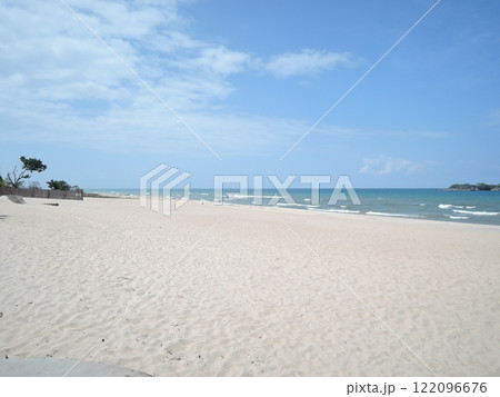 Malawi has a variety of tourist attraction sites including Lake Malawi, several national parks, game reserves, and Mulanje Mountain. 122096676