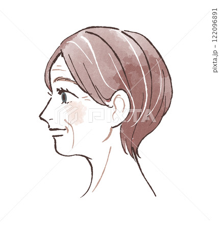 シワのある横向き女性 122096891