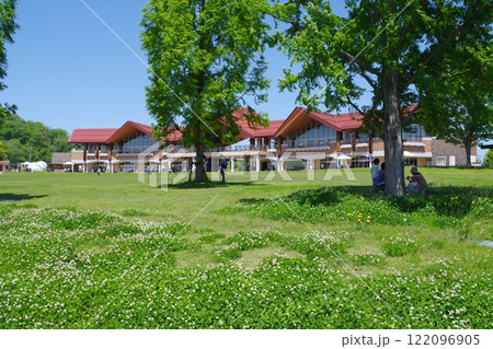 備北丘陵公園北案内所広場の景色 122096905